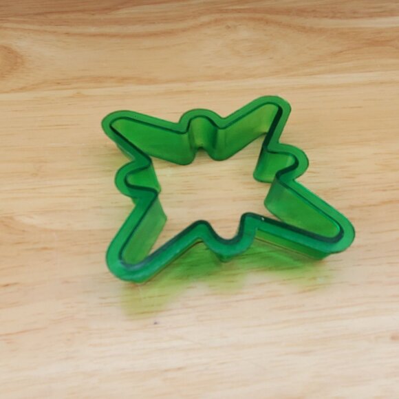 Vintage Green Plastic Christmas Cookie Cutters From 1980s Elf Reindeer Sleigh - Picture 10 of 15